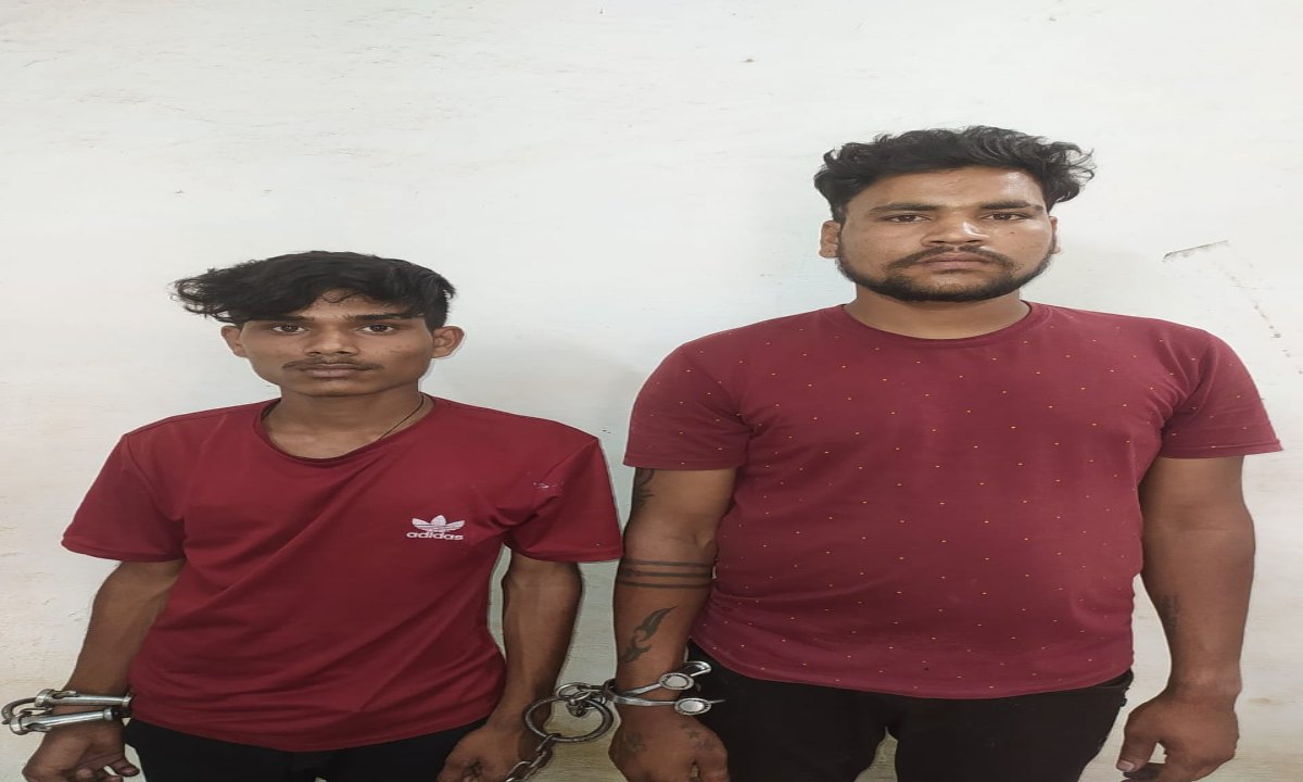 बोलेरो से टक्कर मारकर