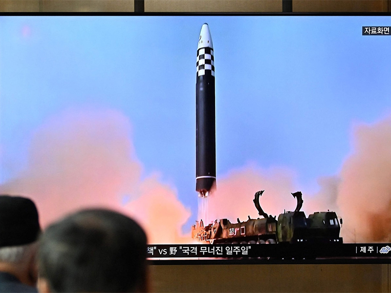 तस्वीर नॉर्थ कोरिया की बैलिस्टिक मिसाइल की है। (फाइल फोटो) - Dainik Bhaskar