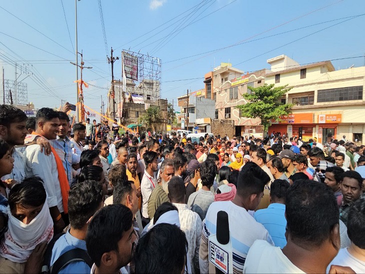 अवंतीबाई चौक में किया चक्का जाम - Dainik Bhaskar