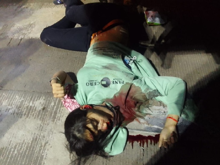 हादसे में छात्रा पहिए के नीचे आ गई, जिससे उसकी मौके पर ही मौत हो गई।