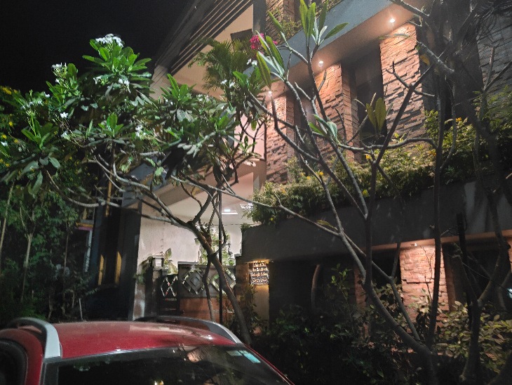 पुलिस प्रशासन के ने एक पुलिसकर्मी को सुरेंद्र दाऊ के घर तैनात किया।