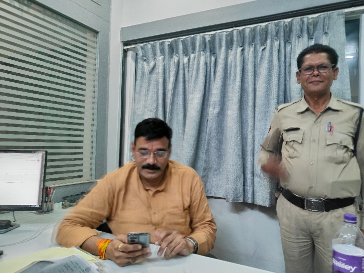 सुरेंद्र दाऊ के घर पुलिस का पहरा।