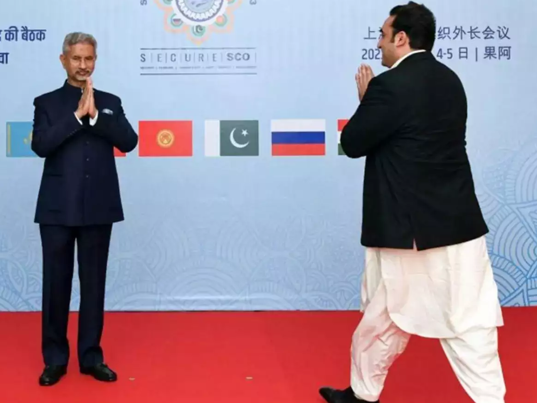 तस्वीर पिछले साल गोवा में हुए SCO समिट की है। बैठक के दूसरे दिन विदेश मंत्री एस जयशंकर और पाकिस्तान के विदेश मंत्री बिलावल भुट्टो की आखिरी बार मुलाकात हुई थी।