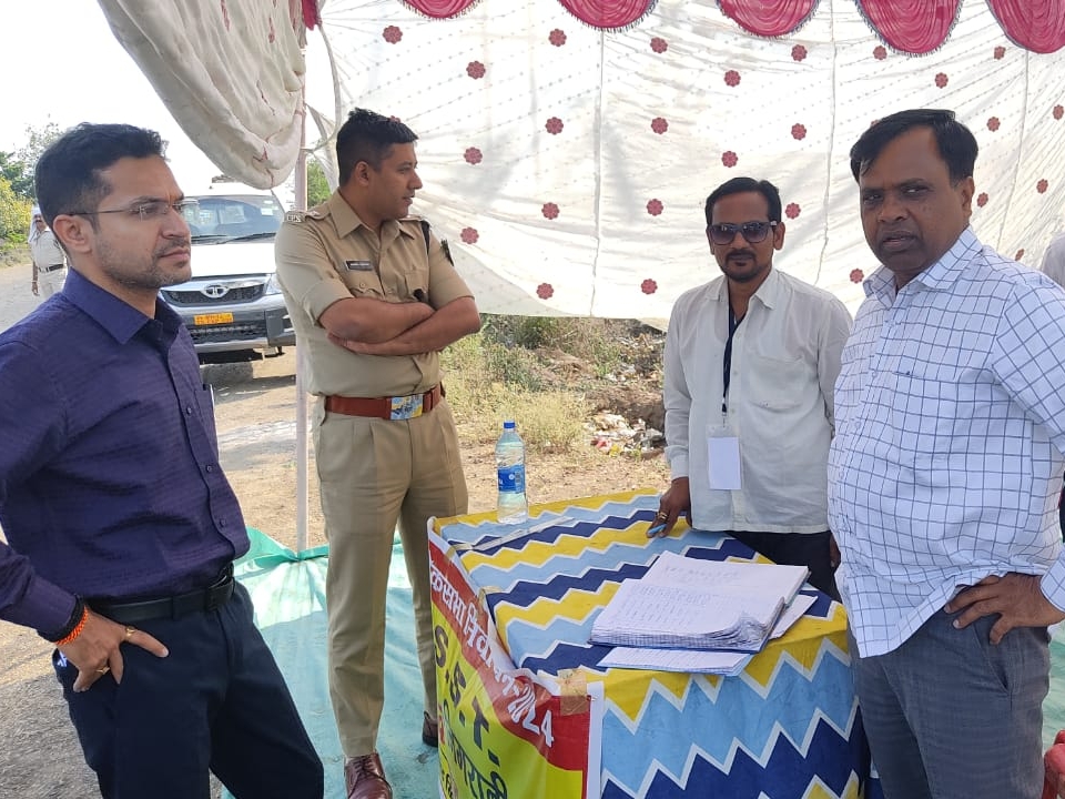 Collectors and SPs of three districts inspected Pokharni check post on ...