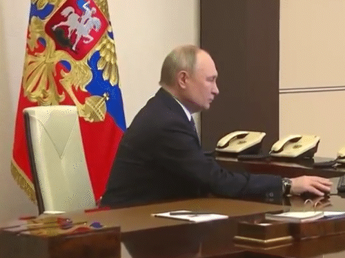 पुतिन ने 15 मार्च को राष्ट्रपति भवन- क्रेमलिन में अपने ऑफिस के कंप्यूटर से ऑनलाइन वोट डाला था।