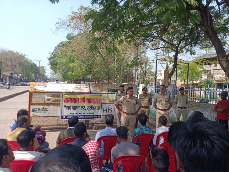 इस मौके पर रायपुर ट्रैफिक ASP ओम प्रकाश शर्मा भी मौजूद थे।