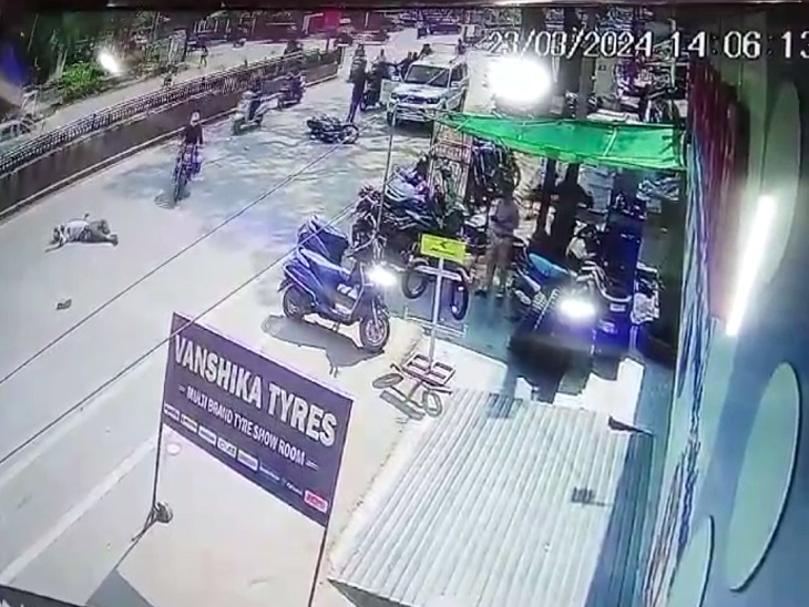 सड़क पर मृत पड़े हेमंत कोसरिया