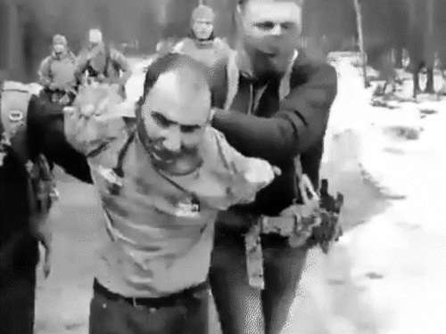 फुटेज 22 मार्च की रात रूस में हुए आतंकी हमले के उस संदिग्ध आरोपी की है, जिसने पूरी प्लानिंग बताई। रूस की सिक्योरिटी सर्विस उसे पकड़कर ले जा रही है।