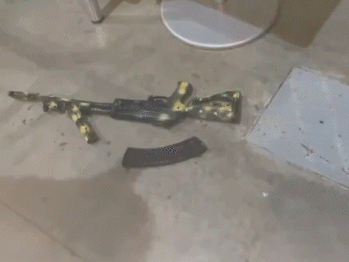 जांच टीम को क्रोकस सिटी हॉल से कई हथियार-करतूस मिले।