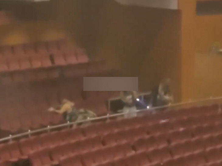 सोशल मीडिया पर वायरल हो रहे इस फुटेज में आतंकी गोलियां चलाते दिख रहे हैं।