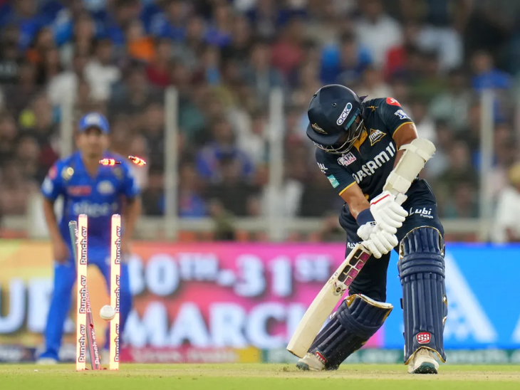 रिद्धिमान साहा 19 रन बनाकर आउट हुए.