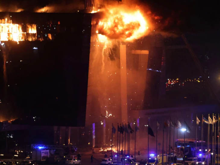 आतंकियों ने 22 मार्च को हॉल में बम भी फेंके थे। इसके बाद यहां आग लग गई थी।