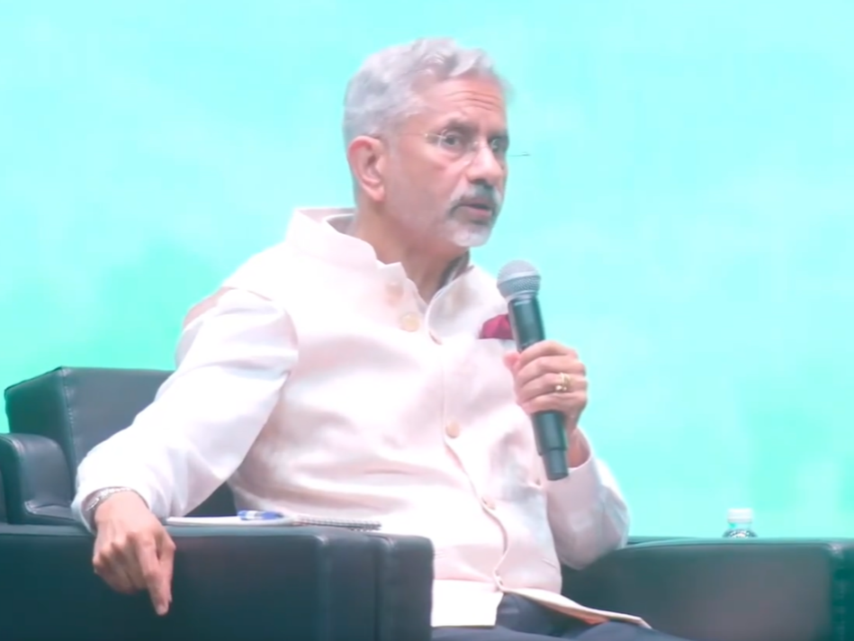 विदेश मंत्री एस जयशंकर सिंगापुर में अंतर्राष्ट्रीय मुद्दों पर अपनी बात रखते हुए। - Dainik Bhaskar