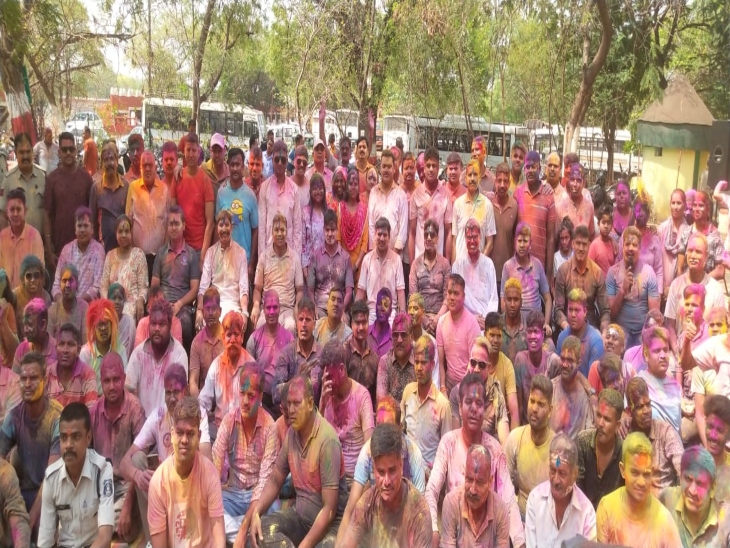 इस दौरान एडिशनल एसपी, सिटी एसपी समेत कई थानों के टीआई भी मौजूद थे।