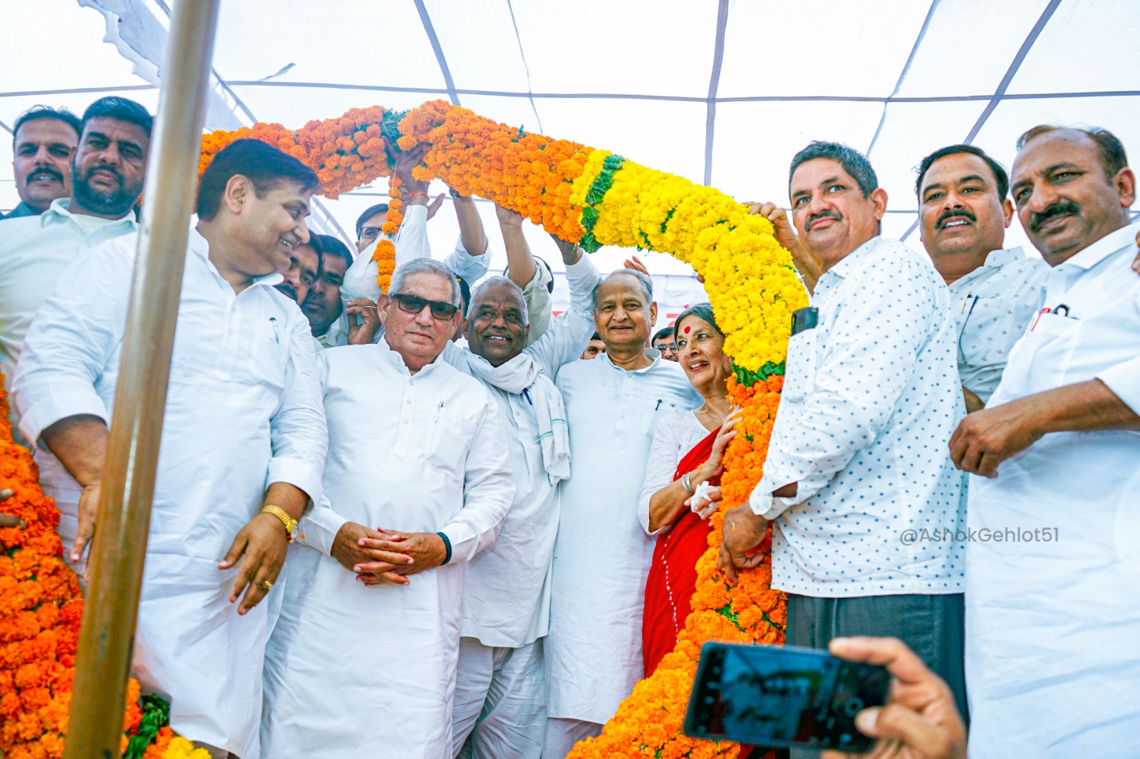 सीकर लोकसभा से इंडिया एलायंस गठबंधन के प्रत्याशी कॉमरेड अमराराम को कांग्रेस ने समर्थन दिया है।