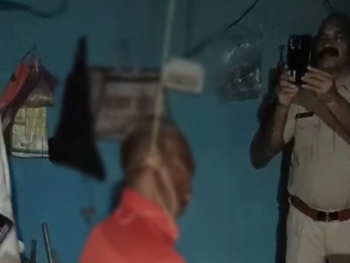 बुजुर्ग ने फांसी लगाकर की खुदकुशी।