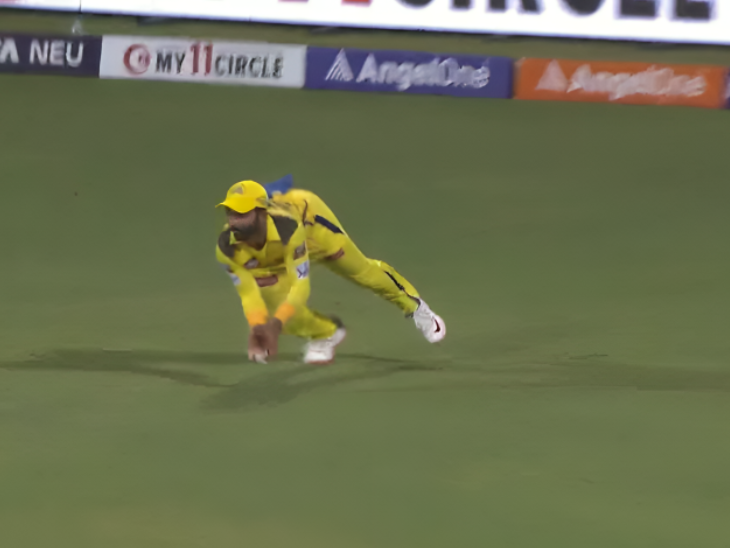 रहाणे ने इस सीजन का पहला कैच लपका.