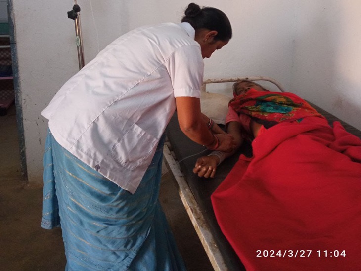 उल्टी-दस्त से पीड़ित हुए हैं लोग।