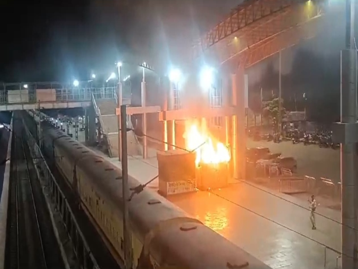 घटना बुधवार देर रात 1 बजकर 10 मिनट की है।