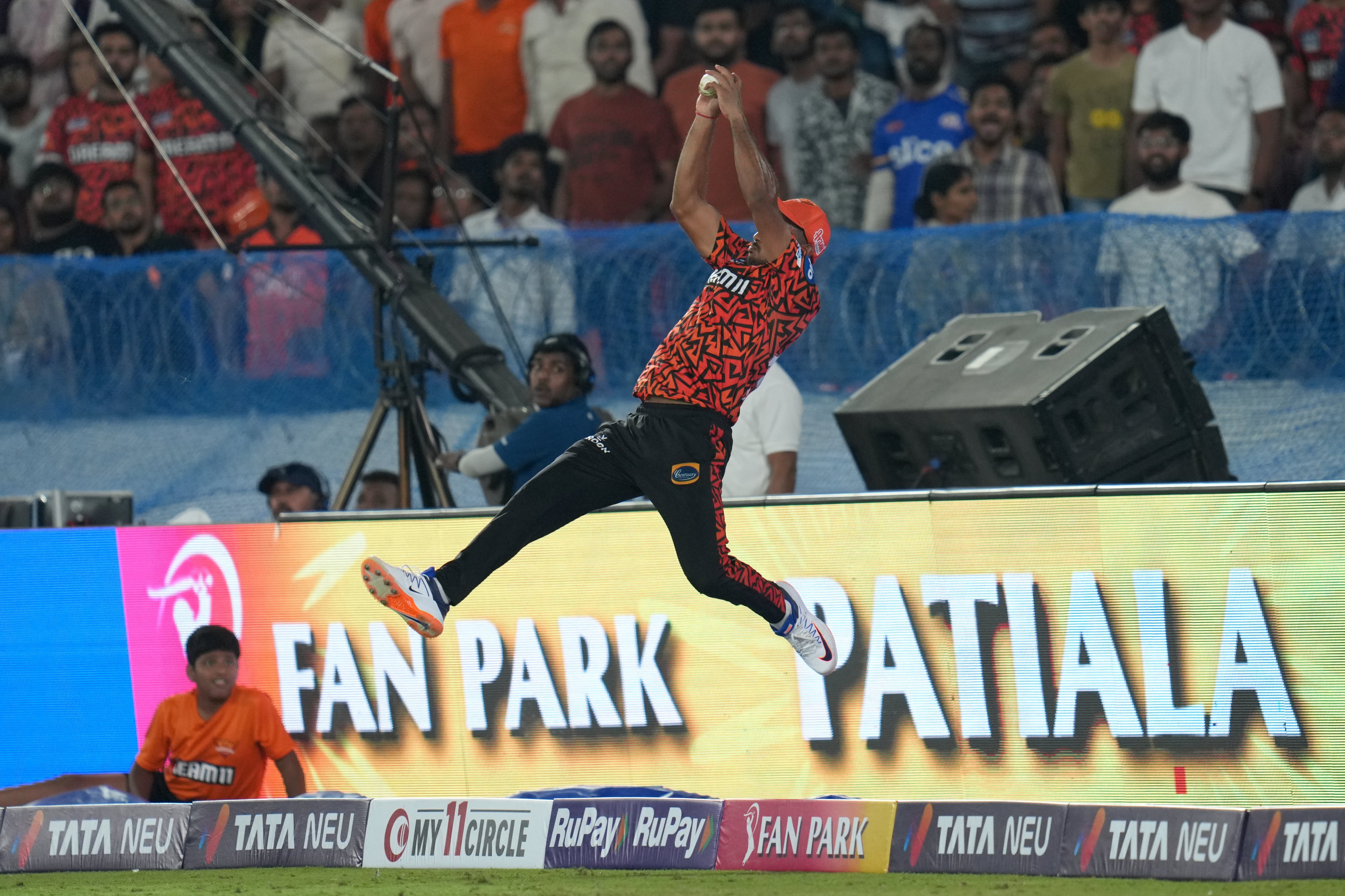 मयंक अग्रवाल ने टीम के लिए 5 रन बचाए.