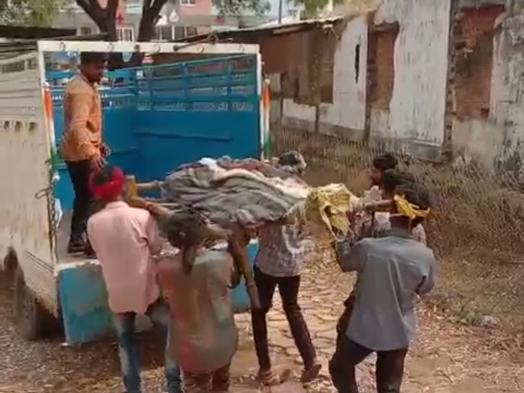 A person who went to take bath in the pond died due to drowning | नहाने ...