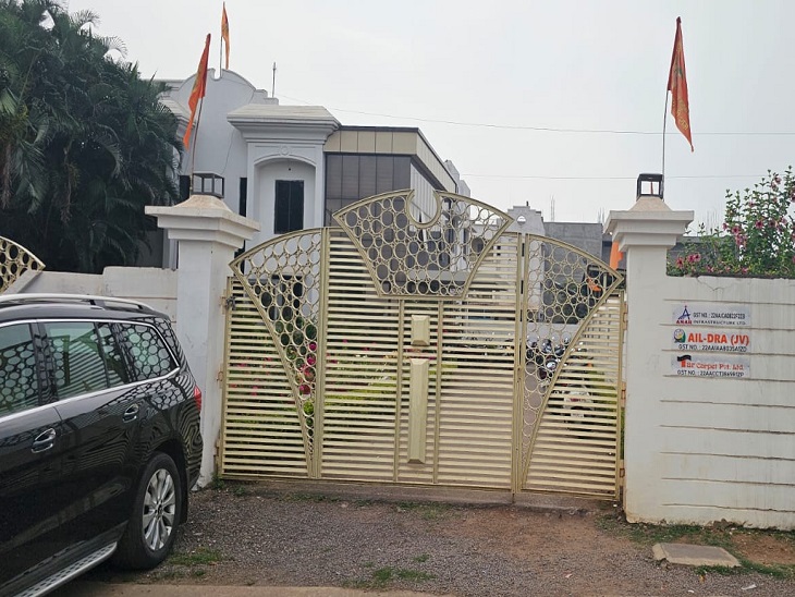 अमर बिल्डर के कार्यालय में आईटी की रेड - Dainik Bhaskar