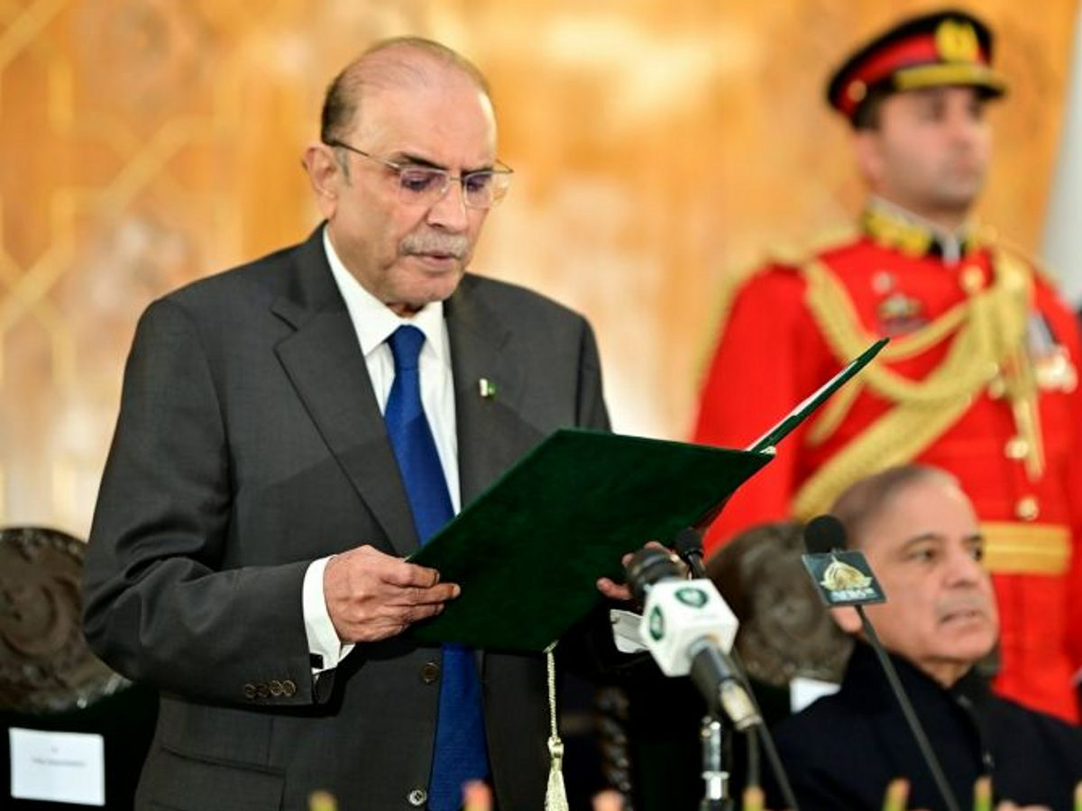 आसिफ अली जरदारी 9 मार्च को राष्ट्रपति चुने गए। 10 मार्च को उन्होंने शपथ ली।