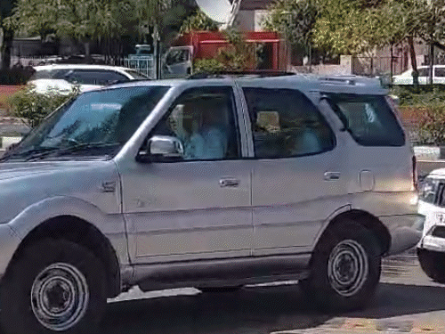 अमित शाह दोपहर करीब 2 बजे जयपुर एयरपोर्ट पर उतरे। यहां से सीधे होटल पहुंचे, जहां लोकसभा कोर कमेटियों की बैठक ली।