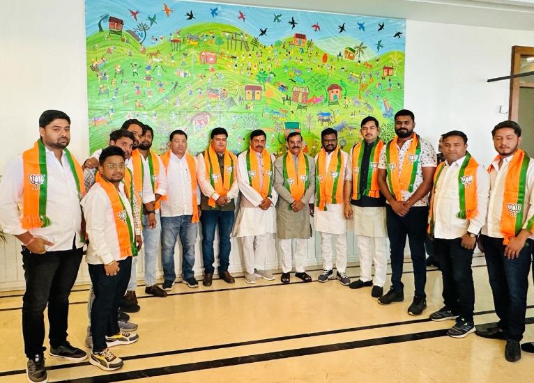 सीएम हाउस में छिंदवाड़ा से आए कांग्रेस कार्यकर्ताओं ने आज भाजपा की सदस्यता ली।