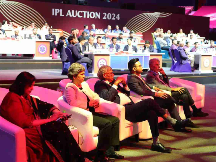 दिसंबर 2023 में हुए IPL मिनी ऑक्शन के दौरान BCCI अधिकारी और IPL टीमों के मालिक मिले थे। - Dainik Bhaskar