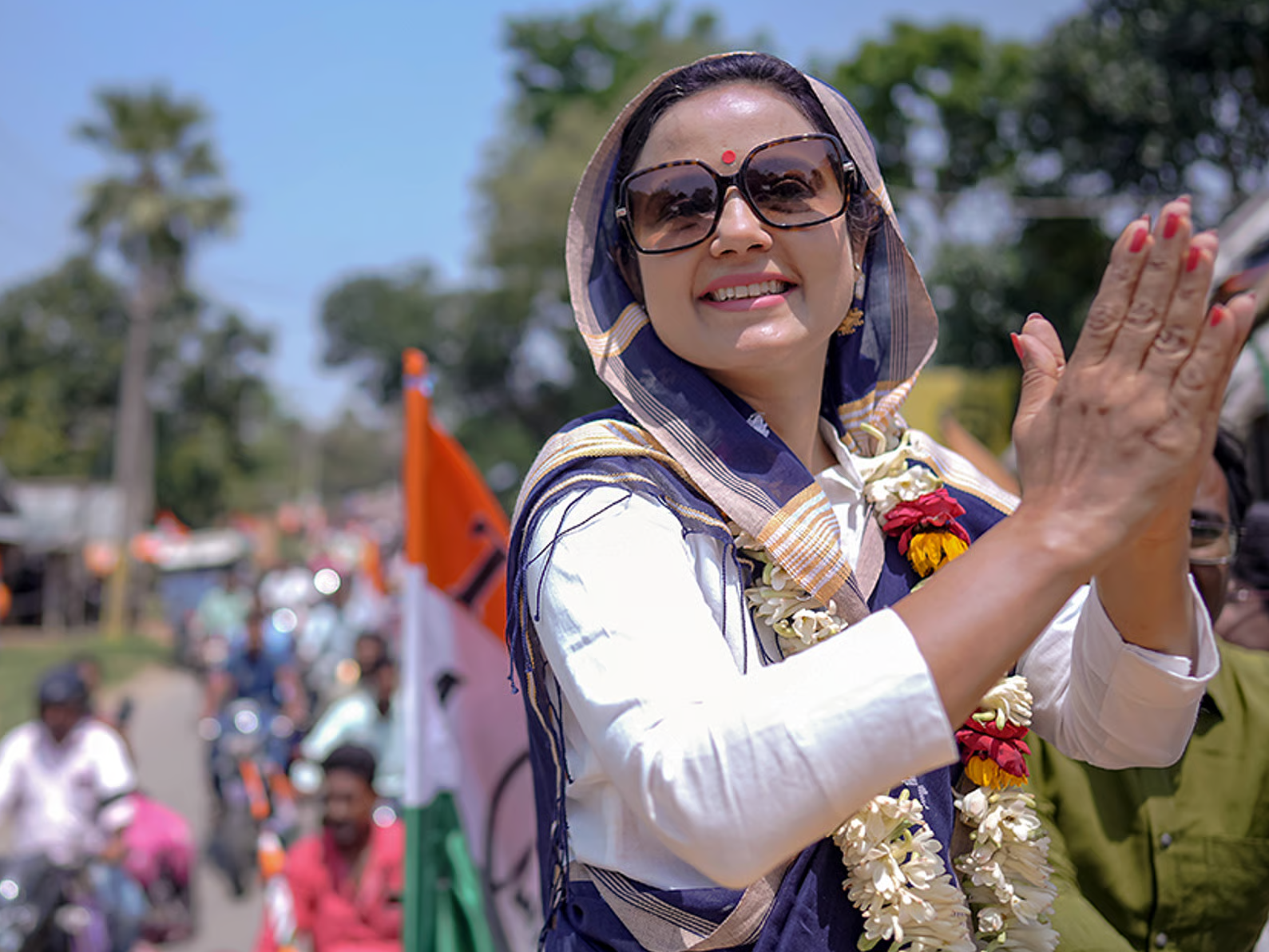 TMC उम्मीदवार महुआ मोइत्रा लोकसभा चुनाव के लिए नादिया जिले के कृष्णानगर में प्रचार कर रही हैं। - Dainik Bhaskar