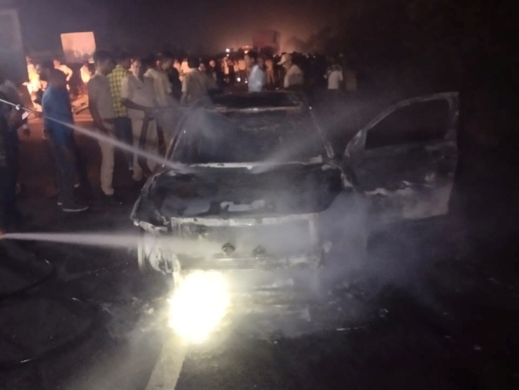 Fire broke out in a moving car, driver burnt alive, accident near ...