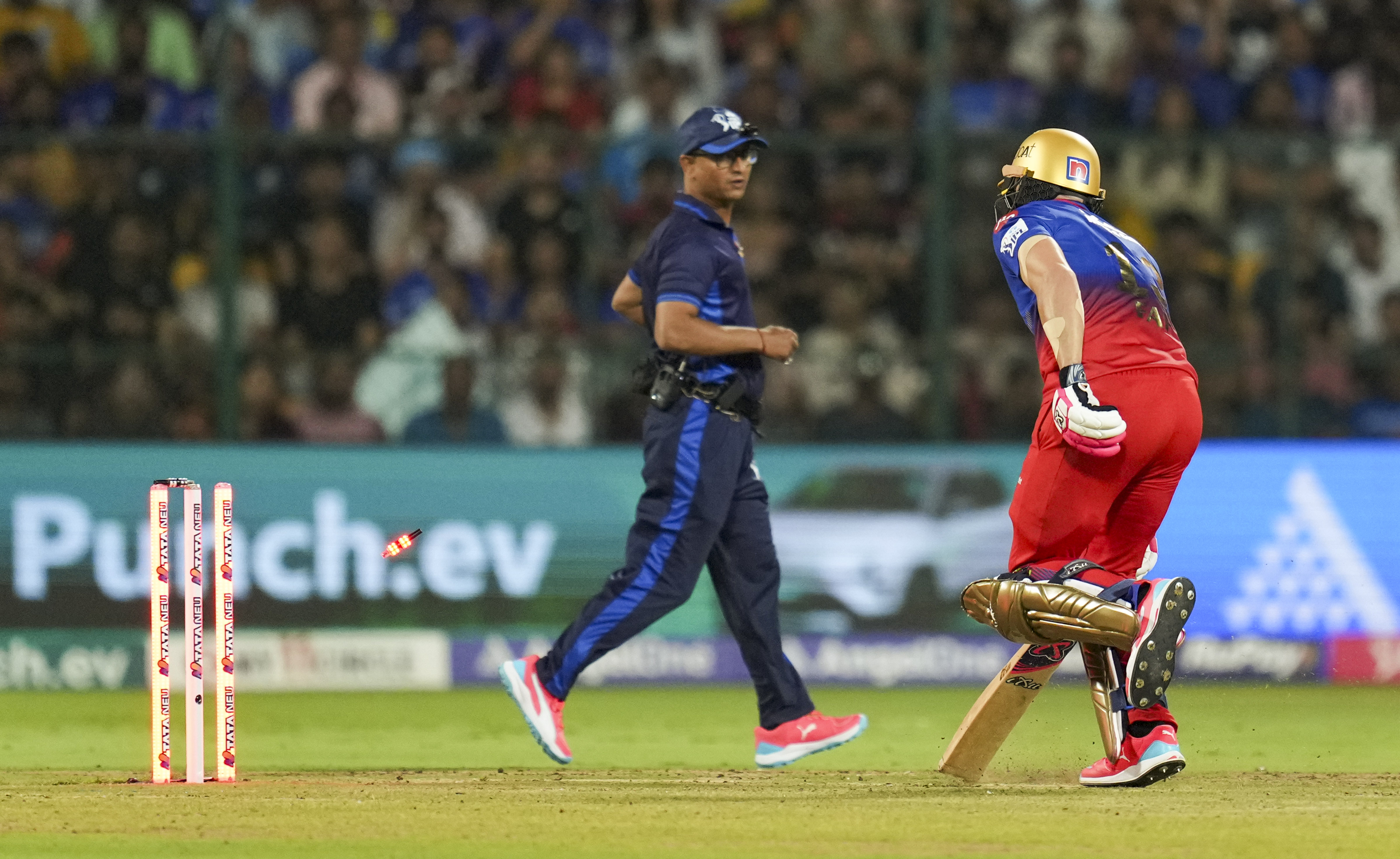 देवदत्त पडिक्कल के सीधे हिट से फाफ डु प्लेसिस आउट हो गए।