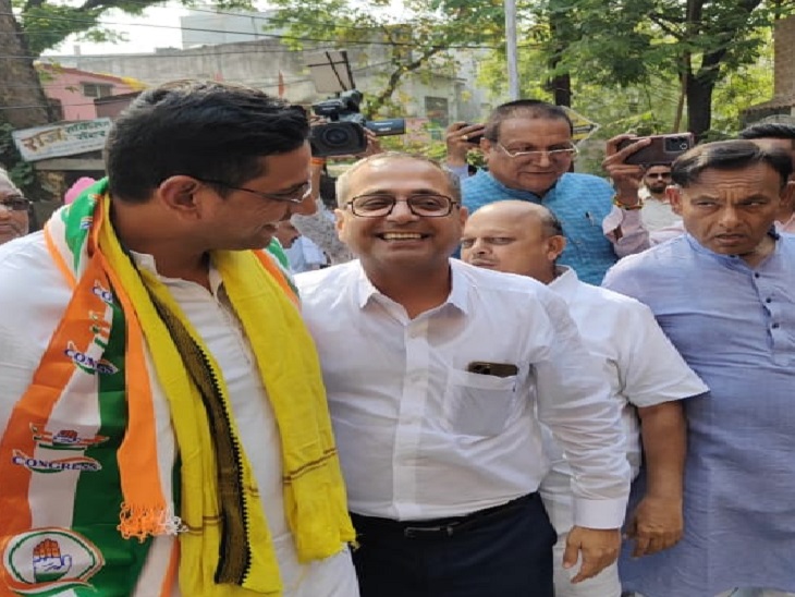 लोकसभा प्रत्याशी देवेंद्र यादव के पक्ष में दिखा उत्साह। - Dainik Bhaskar