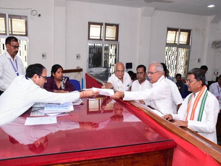 भूपेश बघेल ने दाखिल किया नामांकन।