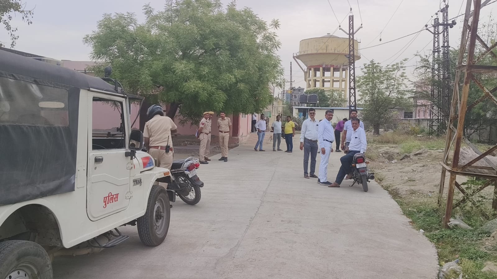 भीलवाड़ा स्थित महात्मा गांधी हॉस्पिटल में पूर्व विधायक का शव रखवाया गया है।