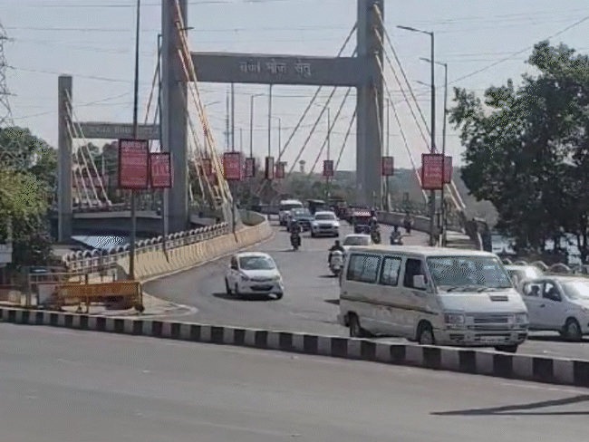 राजधानी भोपाल में 5 अप्रैल से बादल छाने का अनुमान है। 6 अप्रैल को कुछ इलाकों में हल्की बारिश भी हो सकती है। 7 और 8 अप्रैल को बादल रहेंगे।