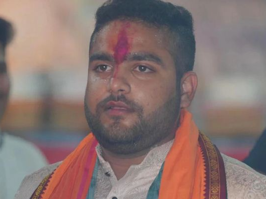 मंत्री नरेंद्र शिवाजी पटेल का बेटा अभिज्ञान। - Dainik Bhaskar