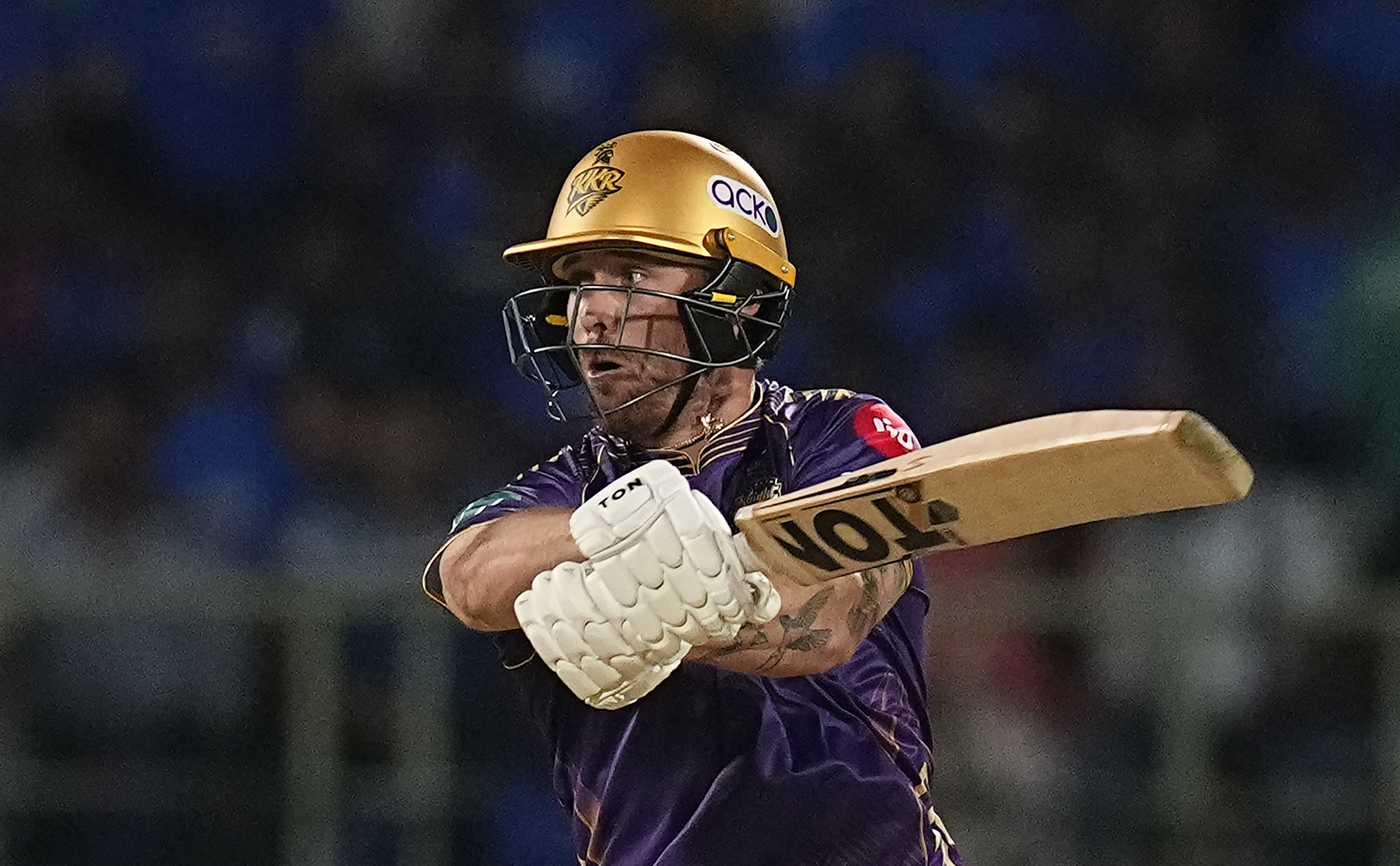 फिल साल्ट ने 12 गेंदों में 18 रन बनाए.