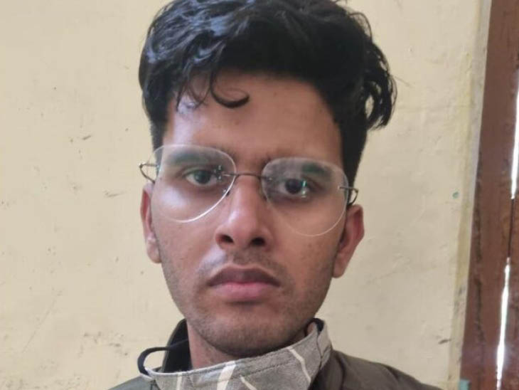 साल 2021 में यूपी-TET के पेपर लीक मामले में राजीव नयन मिश्रा पहली बार गिरफ्तार किया गया था।