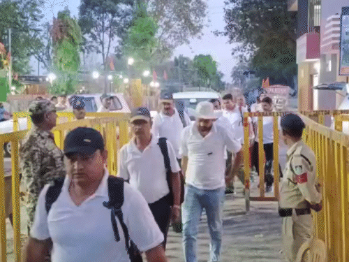 एएसआई की टीम जुमे की नजाम से पहले भोजशाला परिसर से बाहर आ जाएगी।