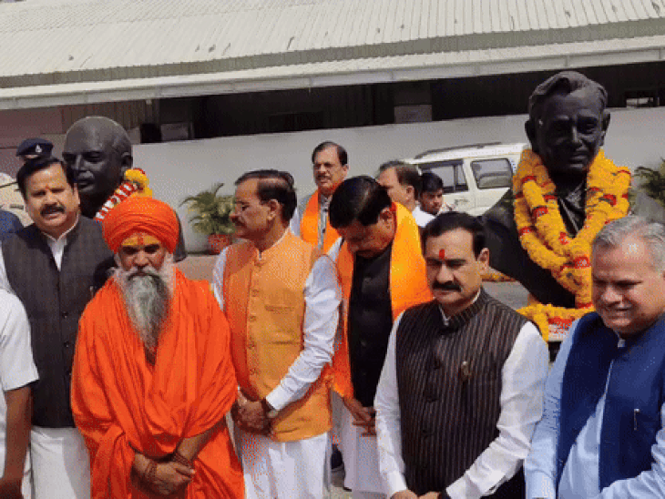 भाजपा आज अपना स्थापना दिवस मना रही है। प्रदेश में 64523 बूथों पर कार्यक्रम हो रहे हैं। मुख्य कार्यक्रम प्रदेश कार्यालय में हुआ।