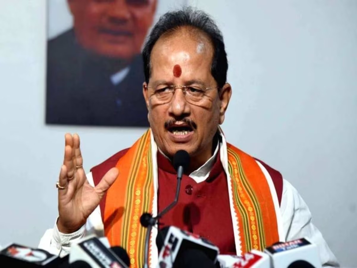 विजय सिन्हा ने कहा- खंजर मारने वालों के साथ मिल गए सहनी।