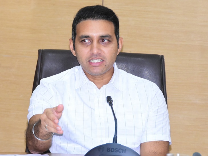 रोहतक के डीसी एवं रिटर्निंग अधिकारी अजय कुमार - Dainik Bhaskar