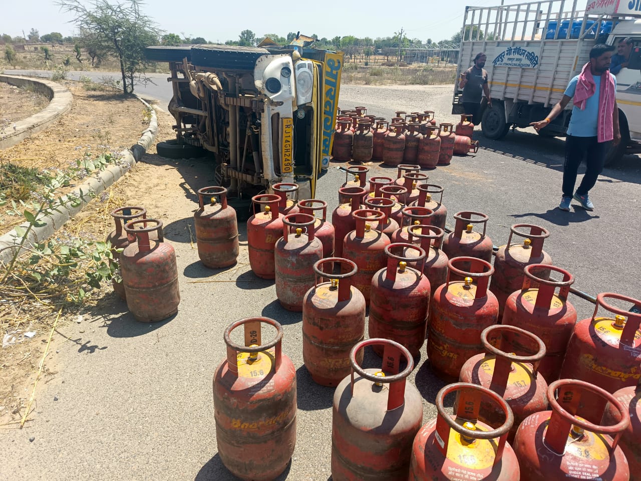A pickup truck loaded with cylinders overturned after a tyre burst ...