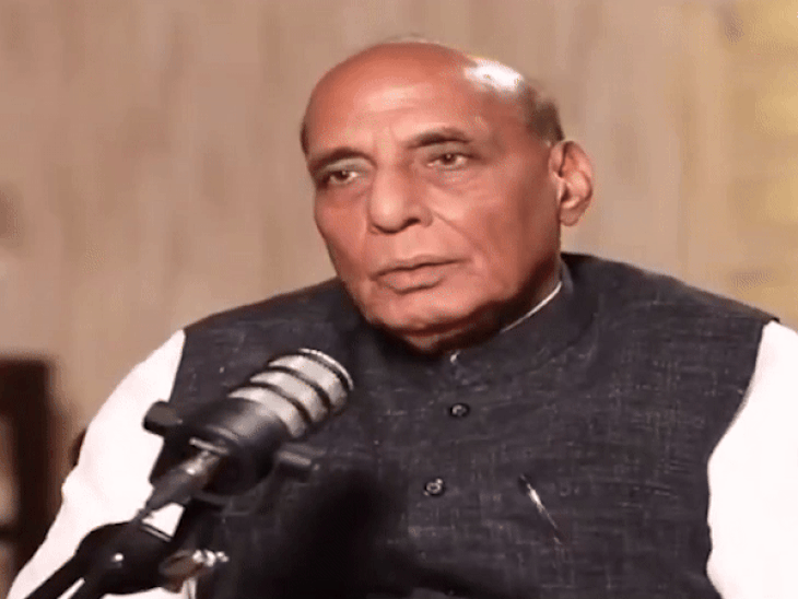 रक्षा मंत्री राजनाथ सिंह ने 5 अप्रैल को एक न्यूज चैनल को दिए इंटरव्यू में पाकिस्तान में घुसकर आतंकियों को मारने की बात कही थी।