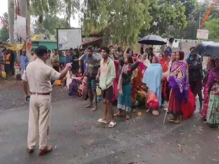 जशपुर के सन्ना में परिजनों और ग्रामीणों ने किया चक्काजाम