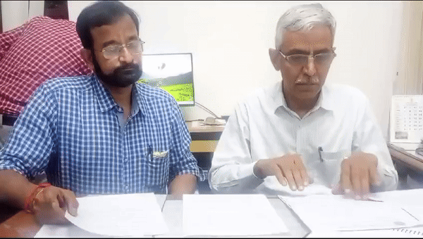 आईएएस एग्जाम कंट्रोलर आशुतोष गुप्ता और आरपीएससी सेक्रेटरी आईएएस रामनिवास मेहता।