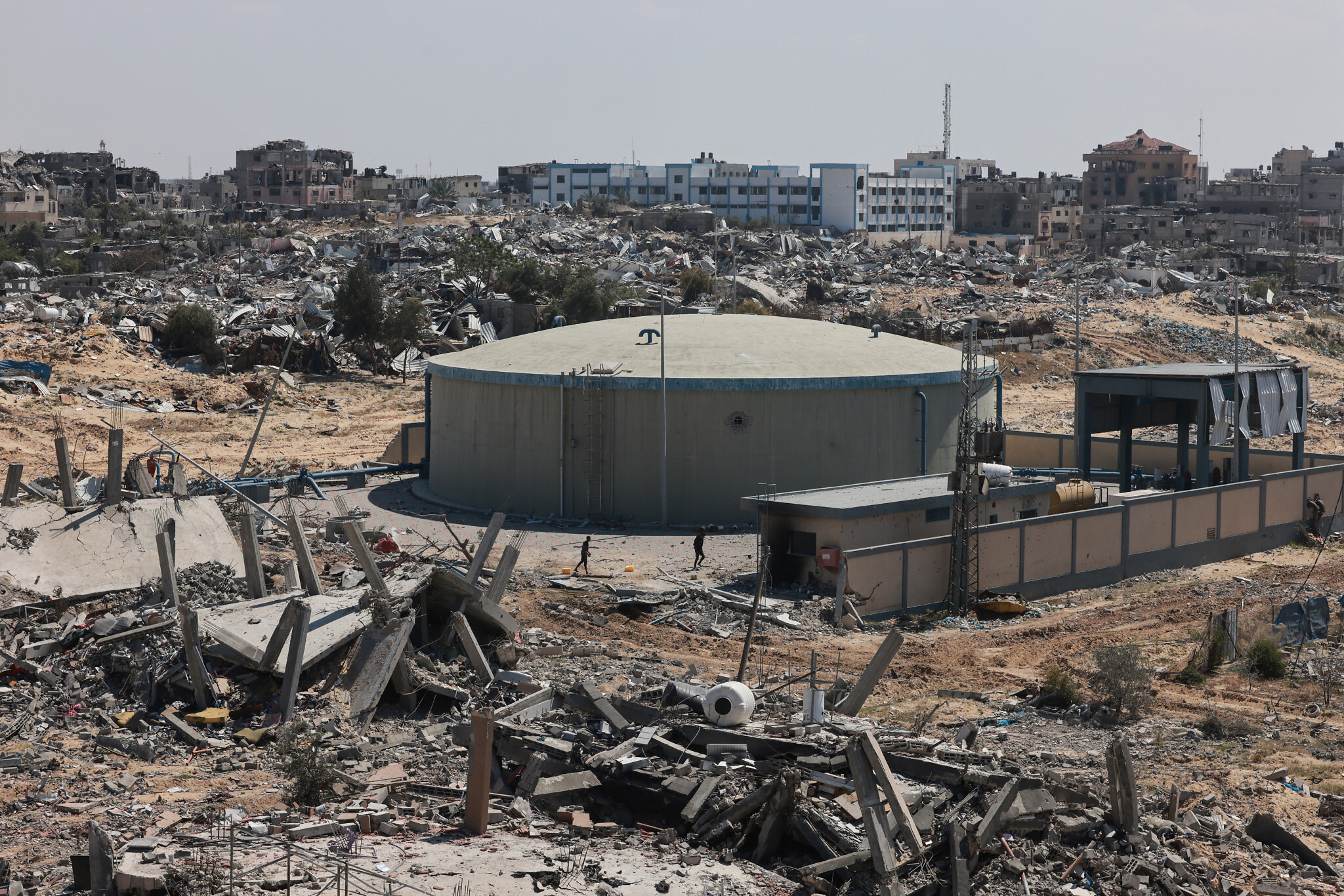 वॉटर पंपिंग स्टेशन को नुकसान पहुंचा। इस वजह से पानी की सप्लाई बंद हो गई।