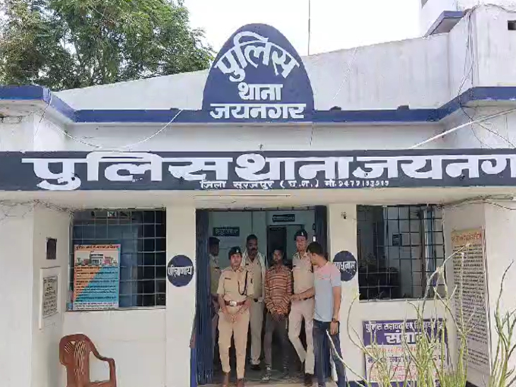 सूरजपुर में बेटे ने पिता की रॉड से पीट-पीटकर हत्या कर दी।